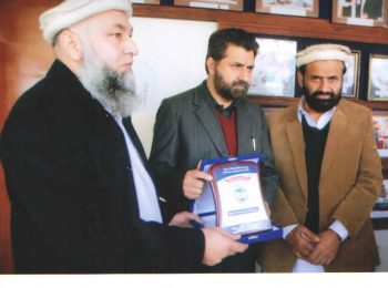 minister-health-kpk-inayat-ullah-khan-visit