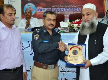 Presentation of HF shield to Mr. Qazi Jameel Ur Rehamn CCPO Peshawar on World Thalassaemia Day 2018